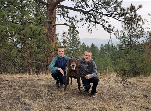 Kids with dog 